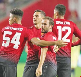 برشلونة يسعى خلف نجم مانشستر يونايتد