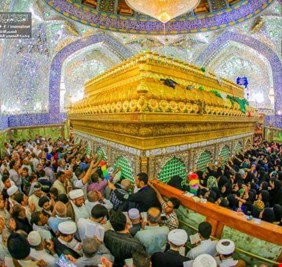 صور .. توافد مليوني الى النجف و30 الف وردة طبيعية تزين مرقد الامام علي