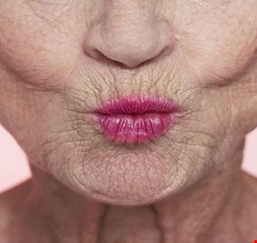 وداعا للتجاعيد.. اكتشاف يوقف شيخوخة البشرة!