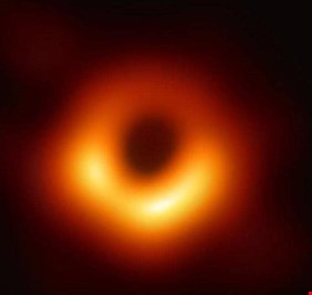 علماء فلك ينشرون أول صورة في التاريخ لثقب أسود