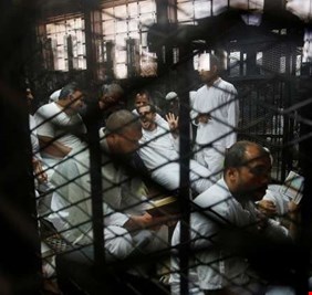 البحرين ترحل قياديا إخوانيا مطلوبا في مصر