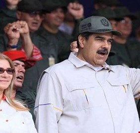 مادورو: الدفاع الشعبي جزء من قواتنا المسلحة