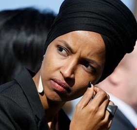 البيت الأبيض: ترامب لم يقصد الإساءة للنائبة المسلمة إلهان عمر