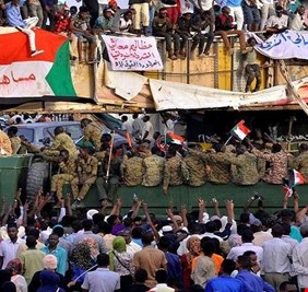 السودان.. محاولة لفض الاعتصام أمام مقر الجيش