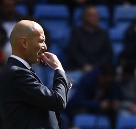 زيدان يزيد الشكوك حول رحيل كروس ونجوم آخرين عن الريال