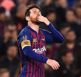 ميسي يحقق رقما فريدا بهدفيه في شباك اليونايتد