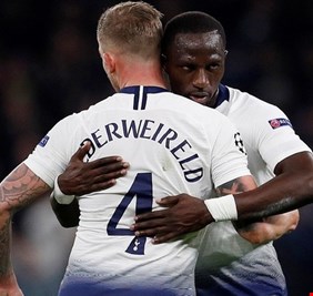 موقف طريف.. لاعب توتنهام غادر الملعب ولم يدرك أن فريقه تأهل لنصف نهائي الأبطال