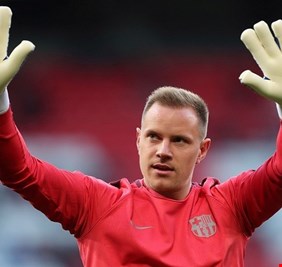 لماذا لم يحتفل حارس برشلونة بهدف ميسي؟