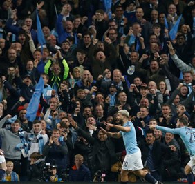 هدية خاصة من لاعبي مانشستر سيتي لجماهيرهم