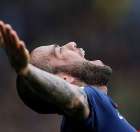 داني ألفيس يحطم رقم المصري حسام حسن 