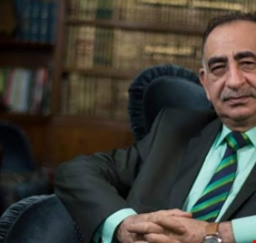 وجيه عباس : يستطيع رئيس الوزراء احراج الكتل السياسية بتعيين وكلاء الوزارات الشاغرة وزراء أصليين !