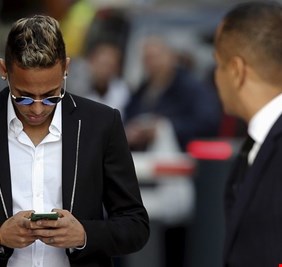 مكالمة هاتفية من نيمار تثير الرعب في ريال مدريد