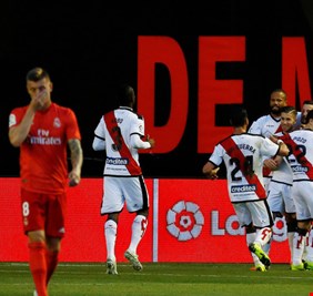 ريال مدريد يواصل ترنحه بالهزيمة أمام فايكانو