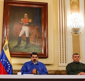 مادورو يعلن فشل الانقلاب ويسمي من وقف وراءه