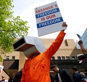 أسانج يعلن أنه لا يريد أن يتم تسليمه إلى الولايات المتحدة