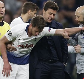 بعد واقعة توتنهام وأياكس.. الفيفا جاهز للسماح باستبدال اللاعبين مؤقتا عند إصابتهم