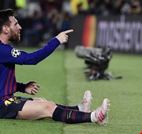 ميسي يفسر حركته المثيرة للجماهير