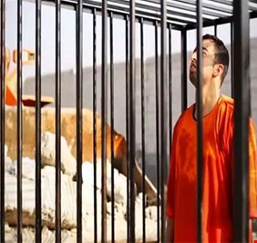 عائلة الطيار الأردني معاذ الكساسبة توجه طلباً للحكومة العراقية بحضور واقعة اعدام قاتل وحارق إبنهم