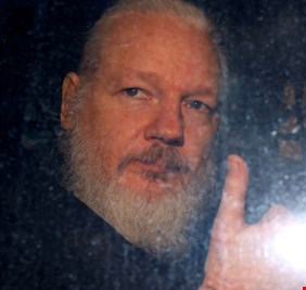 القضاء البريطاني يمنح واشنطن 65 يوما لتقديم سند قانوني لطلب تسليمها أسانج