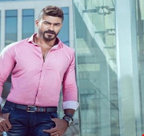 نجم عربي يكشف عن إصابته بورم في حباله الصوتية