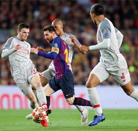 حكم لا يخسر معه ليفربول وبرشلونة يقود موقعة 