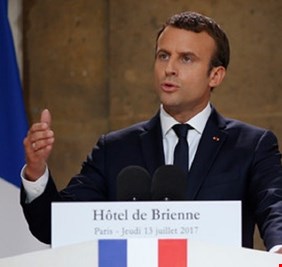 ماكرون يدعو لوقف إطلاق النار في طرابلس الليبية