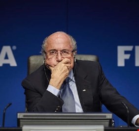 بلاتر يهدد بمقاضاة الفيفا ورئيسه إنفانتينو