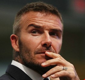 حكم بمنع ديفيد بيكهام من القيادة 6 أشهر