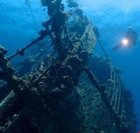 مساع لإنقاذ لوحات فنية غرقت مع أول سفينة عبرت قناة السويس