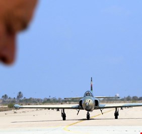 إسقاط طائرة من دون طيار فوق قاعدة الجفرة الجوية وسط الصحراء الليبية