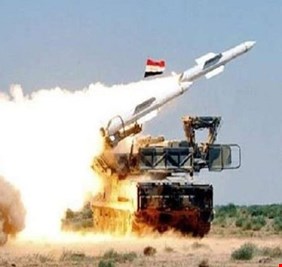 متحدث عسكري سوري: الدفاعات الجوية تتصدى لأهداف معادية قادمة من القنيطرة