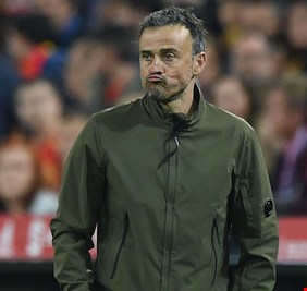 الاتحاد الإسباني ينفي التفكير في إقالة إنريكي