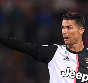 تقارير: رونالدو يطلب التعاقد مع مدرب سابق له