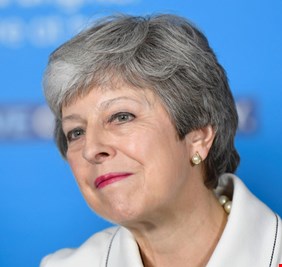 ماي تعرض إجراء استفتاء ثان حول 