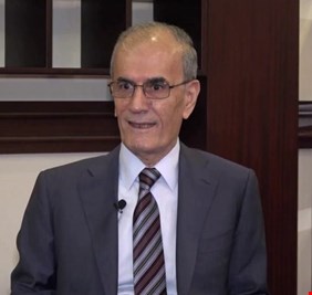 ما قصة “الاتصال الهاتفي” الذي منع المجيء بكريم الى بغداد؟