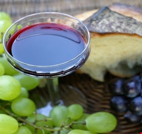 دحض أسطورة العلاقة بين النبيذ الأحمر وارتفاع ضغط الدم