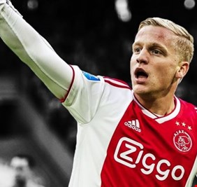 دي بيك يلمح لرغبته بالانتقال إلى برشلونة