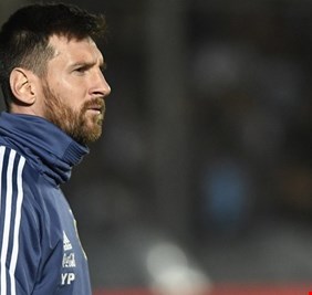 لماذا لا يردد ميسي النشيد الوطني لبلاده في المباريات الدولية ؟