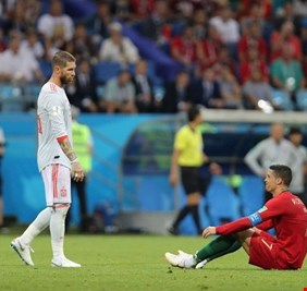 راموس يدعو بيكيه مع شاكيرا إلى حفل زفافه.. ويتجاهل رونالدو