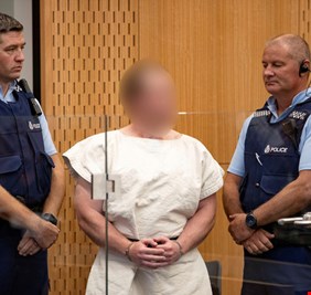 المتهم بارتكاب مجزرة المسجدين في نيوزيلندا يدفع ببراءته