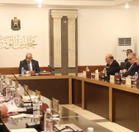 مجلس الوزراء يوجه بإنهاء جميع المناصب بالوكالة في مجالس المحافظات