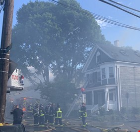 اندلاع حريق هائل في مدينة بوسطن بالولايات المتحدة