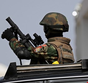 الجيش والداخلية المصريان يعلنان حالة الاستنفار القصوى بعد وفاة مرسي