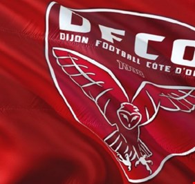 ناد فرنسي يعلن رسميا ضم ميسي إلى صفوفه