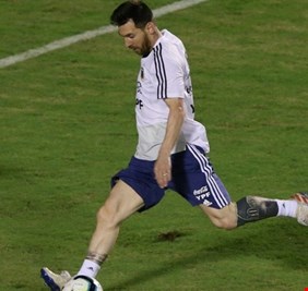 ميسي وأرماني ينقذان الأرجنتين من إحراج جديد