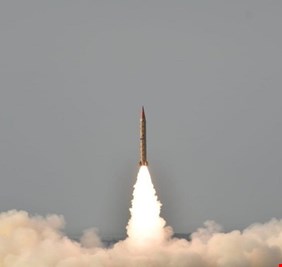 تحذيرات من خطر اندلاع حرب نووية بين الهند وباكستان