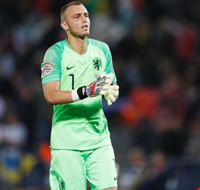 حارس برشلونة يجتاز الفحص الطبي في فالنسيا