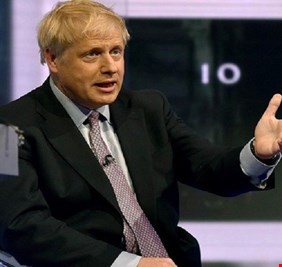 بوريس جونسون يتعهد بوضع ضوابط على الهجرة بعد بريكست