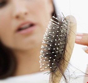 علامات تحذيرية ترافق تساقط شعرك تخفي مشكلات صحية خطيرة