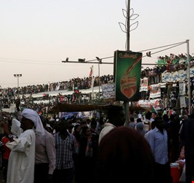 مقتل 7 أشخاص باحتجاجات السودان والأمن يستخدم القوة لمنع وصول المتظاهرين للقصر الرئاسي